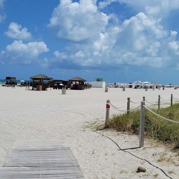 Meet your Posher, Sylvina - Picture 2 of 2